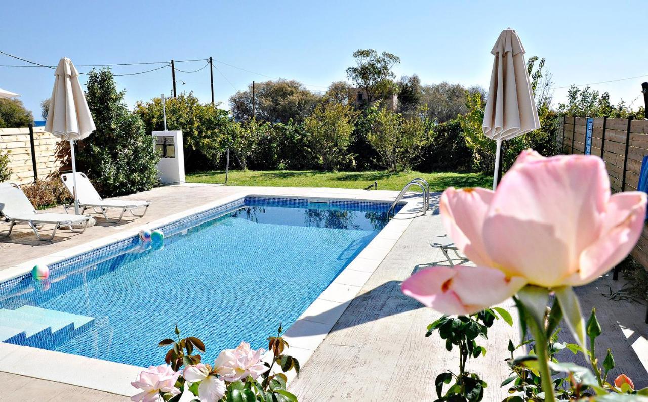 Rita Mare Seafront Villas Heated Pools 根纳迪 外观 照片