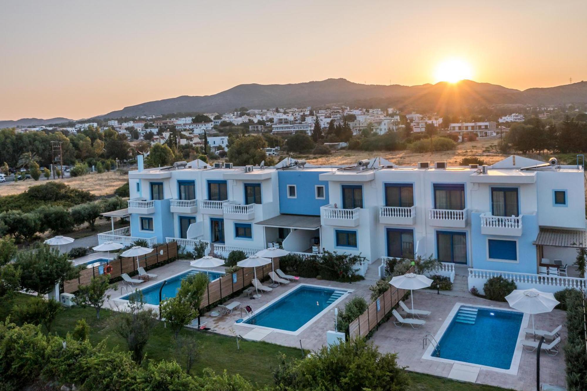 Rita Mare Seafront Villas Heated Pools 根纳迪 外观 照片