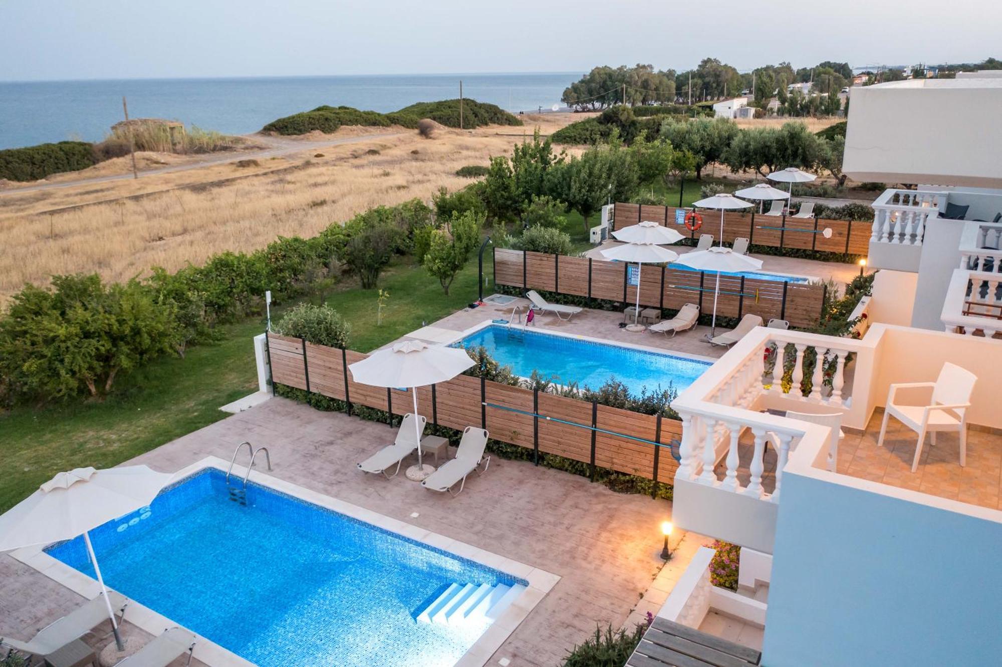 Rita Mare Seafront Villas Heated Pools 根纳迪 外观 照片